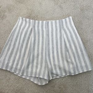 Sadie & Sage Light Gray And White Striped Side Zip High-Rise Shorts Size L